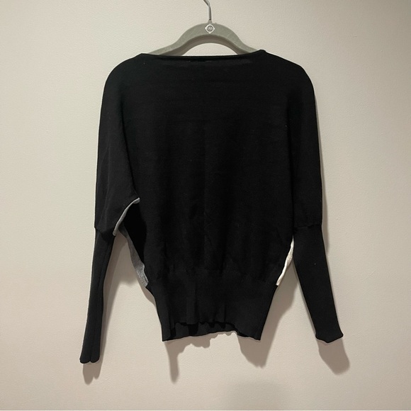 Aaeda Color Block Sweater - Picture 2 of 3